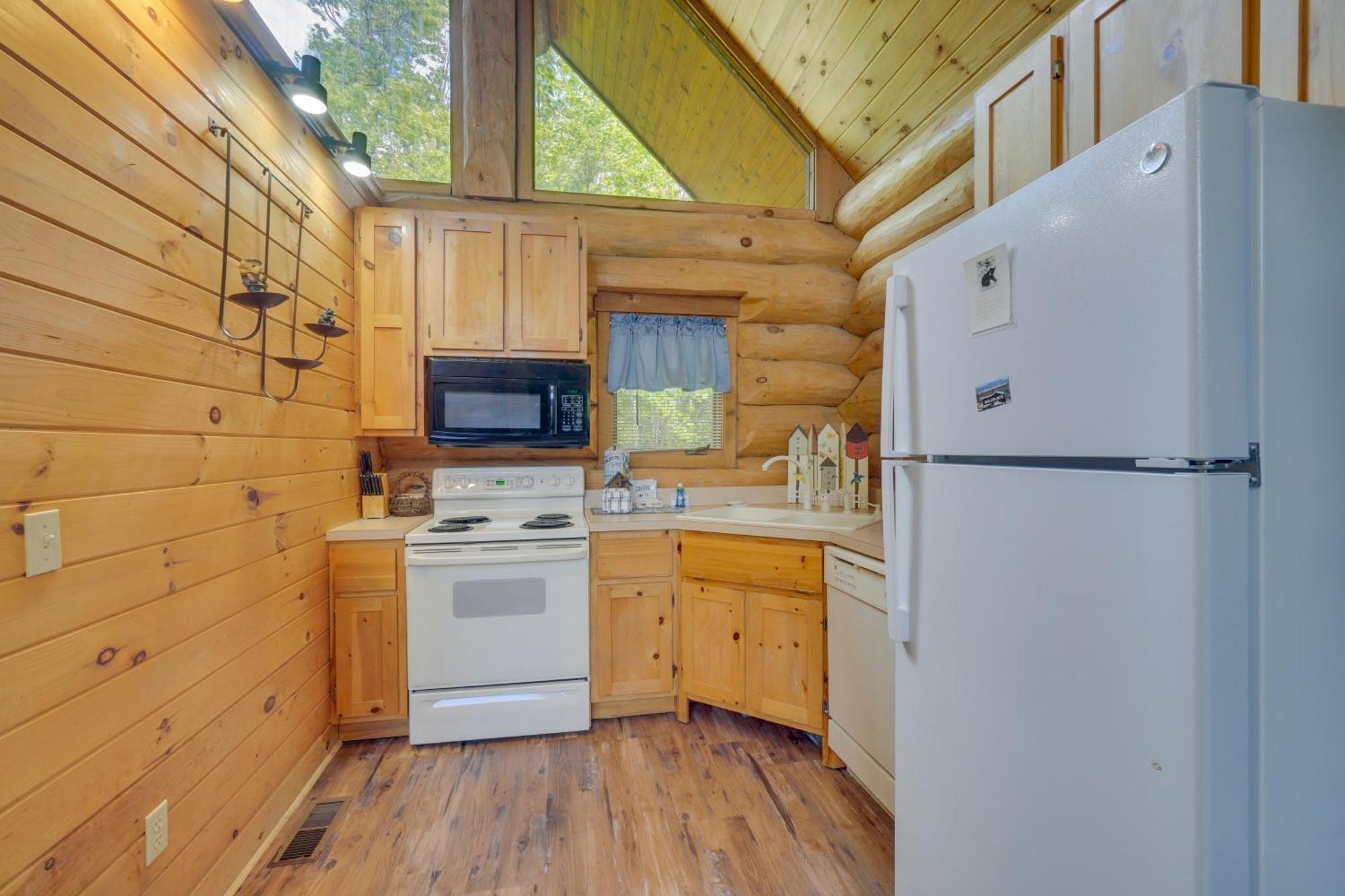Gatlinburg Cabin With Hot Tub About 11 Miles To Downtown Ngoại thất bức ảnh