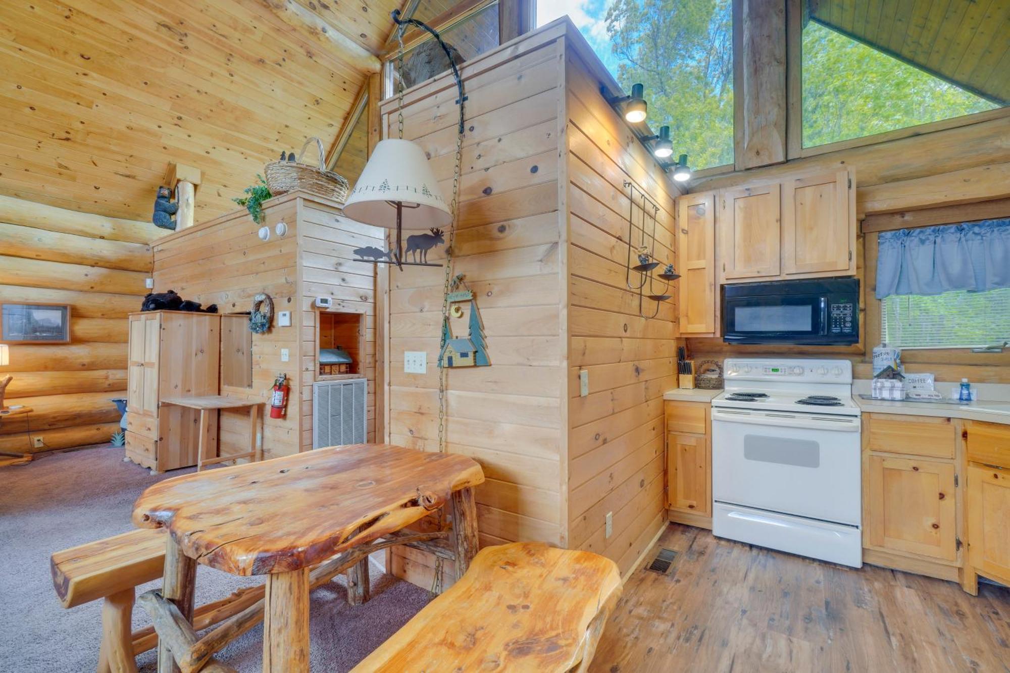 Gatlinburg Cabin With Hot Tub About 11 Miles To Downtown Ngoại thất bức ảnh