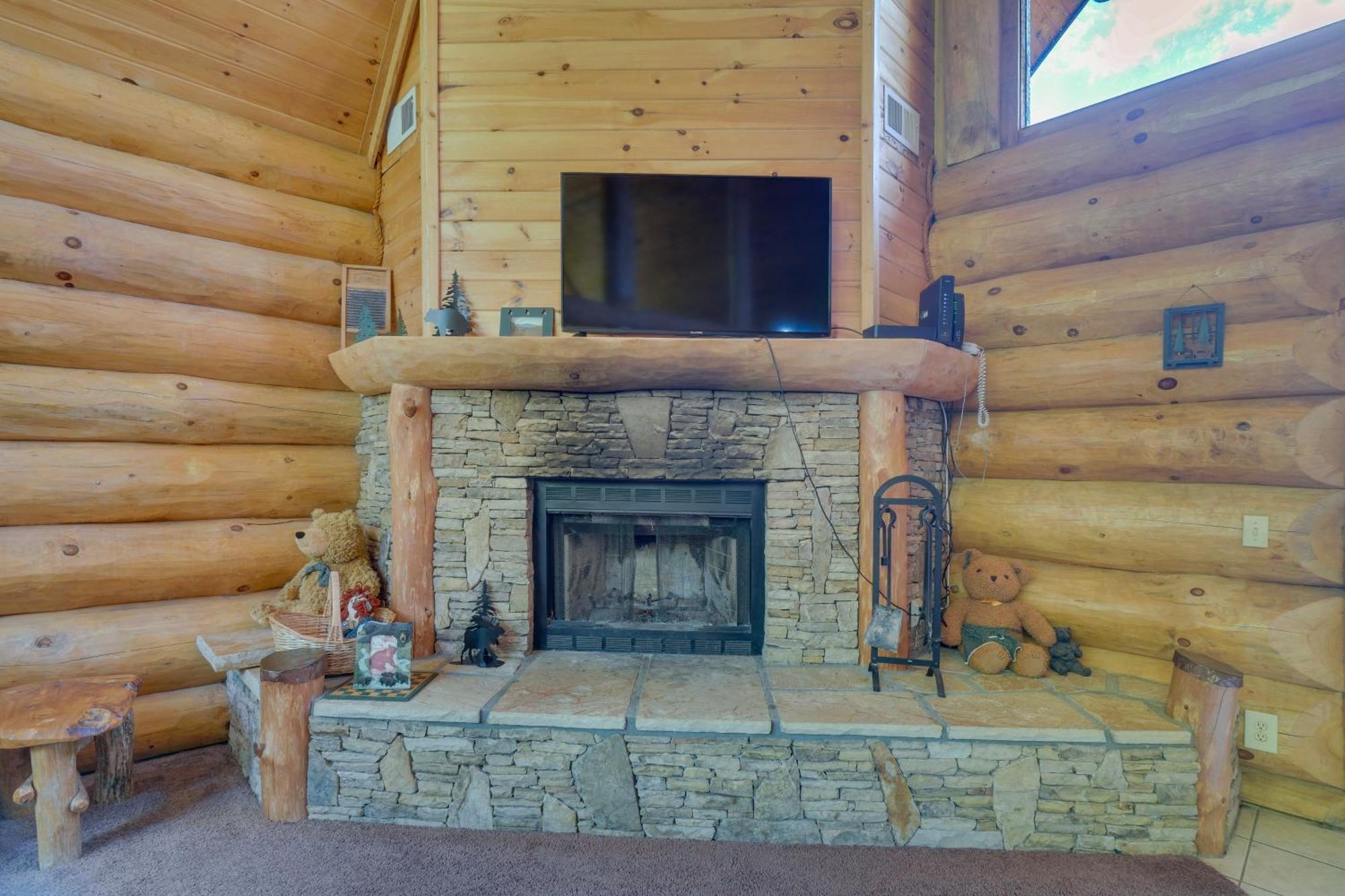 Gatlinburg Cabin With Hot Tub About 11 Miles To Downtown Ngoại thất bức ảnh