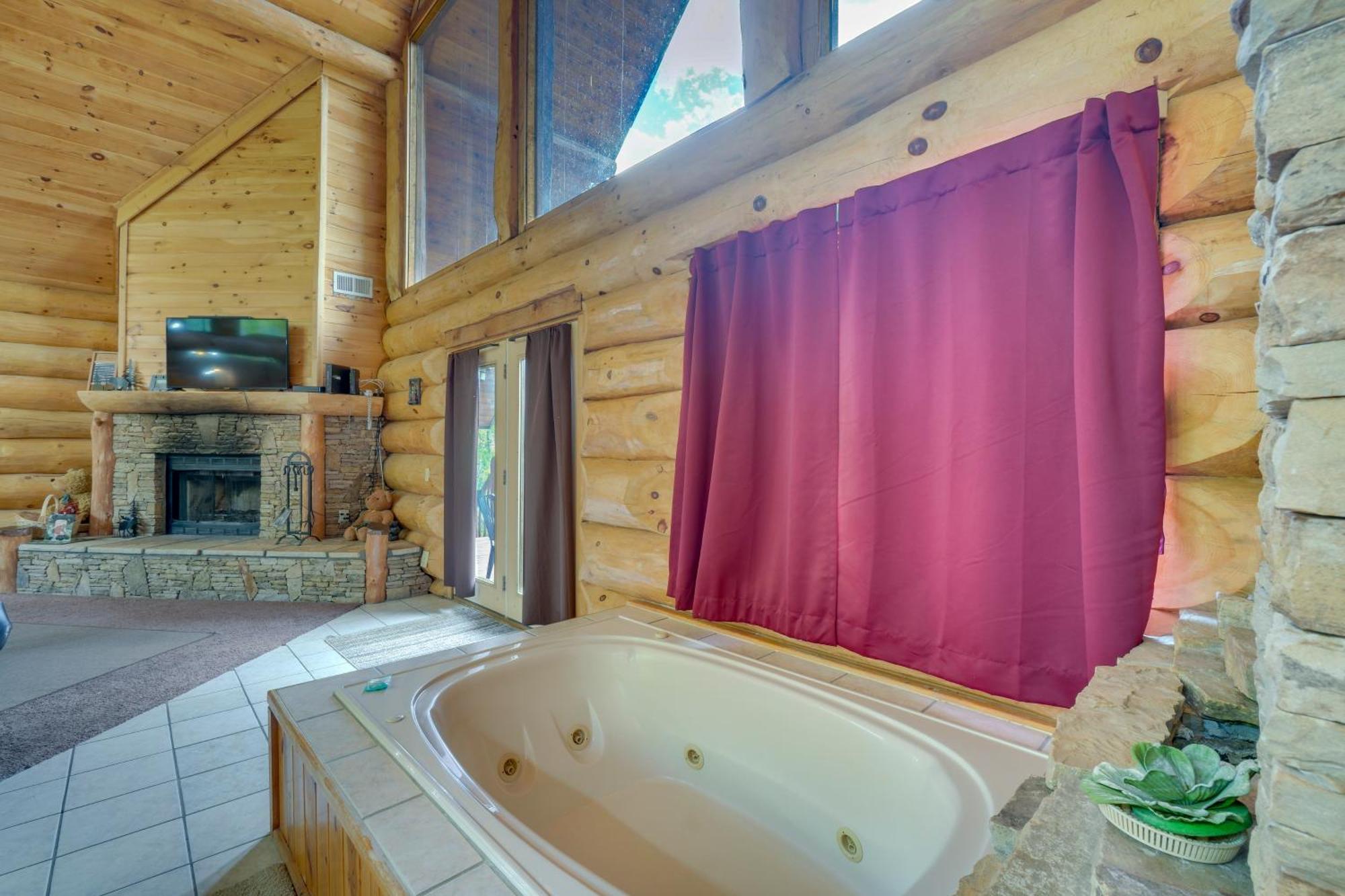 Gatlinburg Cabin With Hot Tub About 11 Miles To Downtown Ngoại thất bức ảnh