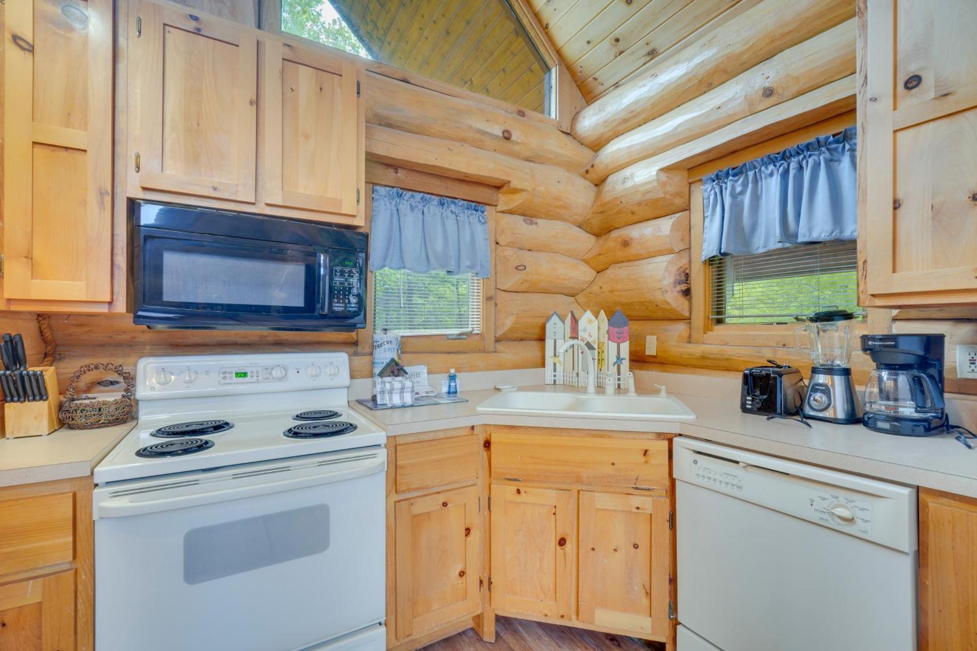 Gatlinburg Cabin With Hot Tub About 11 Miles To Downtown Ngoại thất bức ảnh